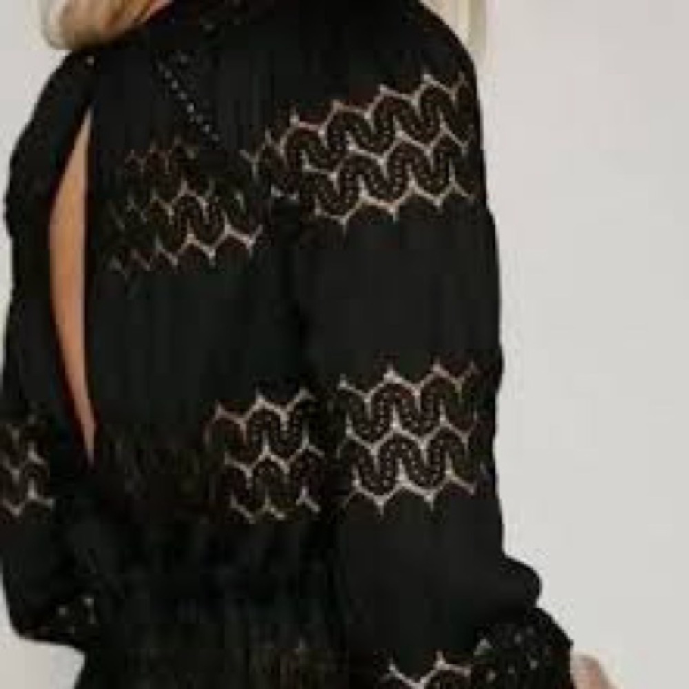 #176 FREE PEOPLE FIRE ISLAND BLACK CROCHET KNIT SCALLOP HEM BLOUSE SIZE LARGE - Picture 2 of 6